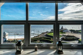 Bay View - Private parking, beach views, central location